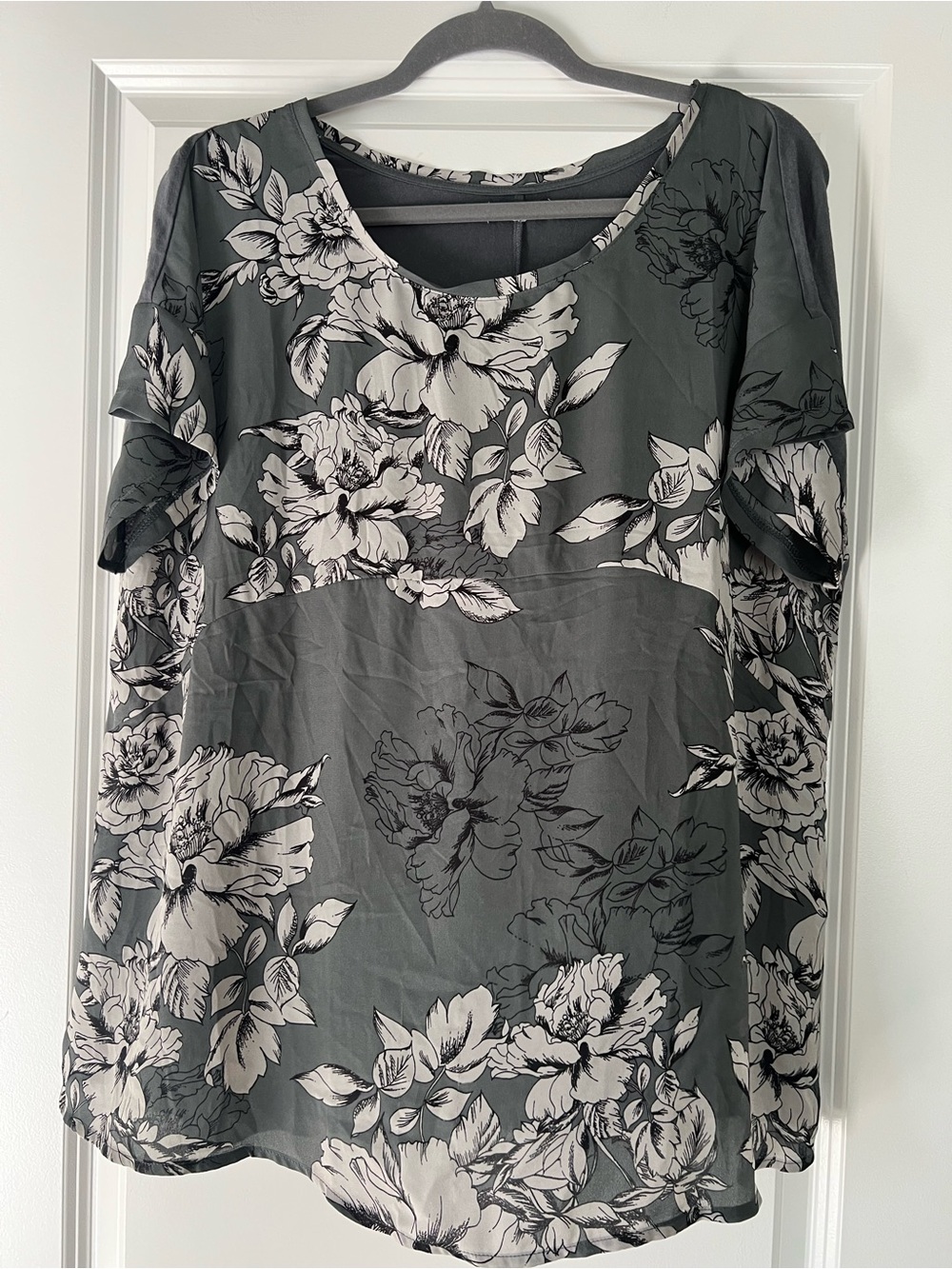 Maurices Gray Floral Scoop Neck Tunic